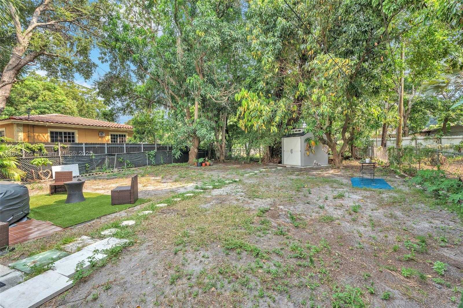 Small Image of 886 NORTH EAST 134TH ST, North Miami Number 35
