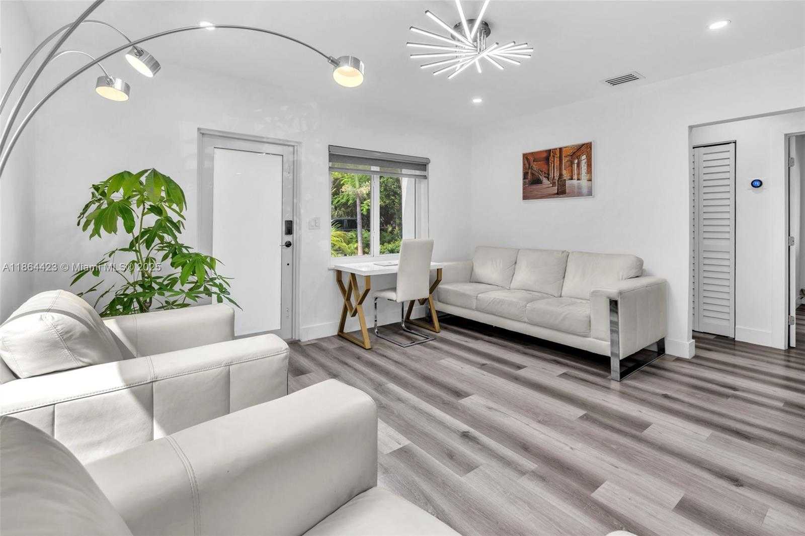 Small Image of 886 NORTH EAST 134TH ST, North Miami Number 4