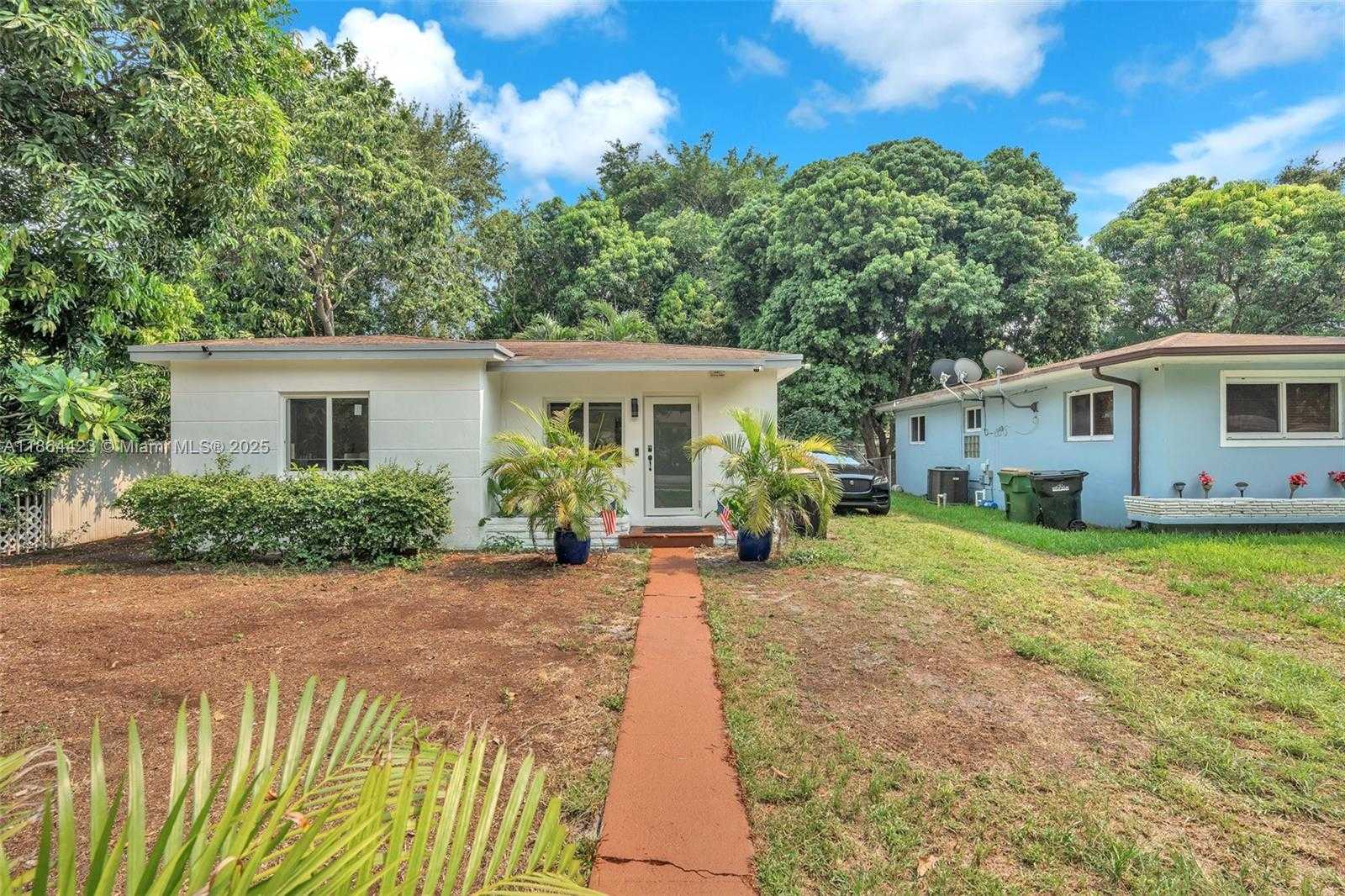 Small Image of 886 NORTH EAST 134TH ST, North Miami Number 40