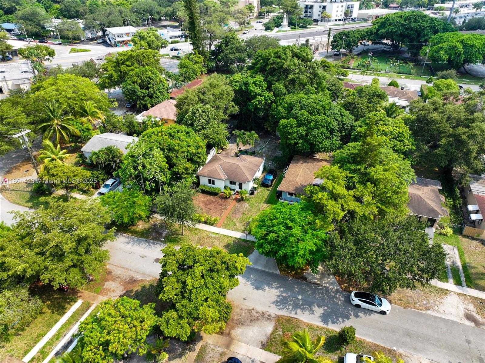 Small Image of 886 NORTH EAST 134TH ST, North Miami Number 42