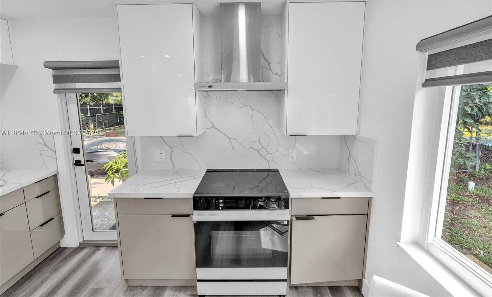Small Image of 886 NORTH EAST 134TH ST, North Miami Number 5