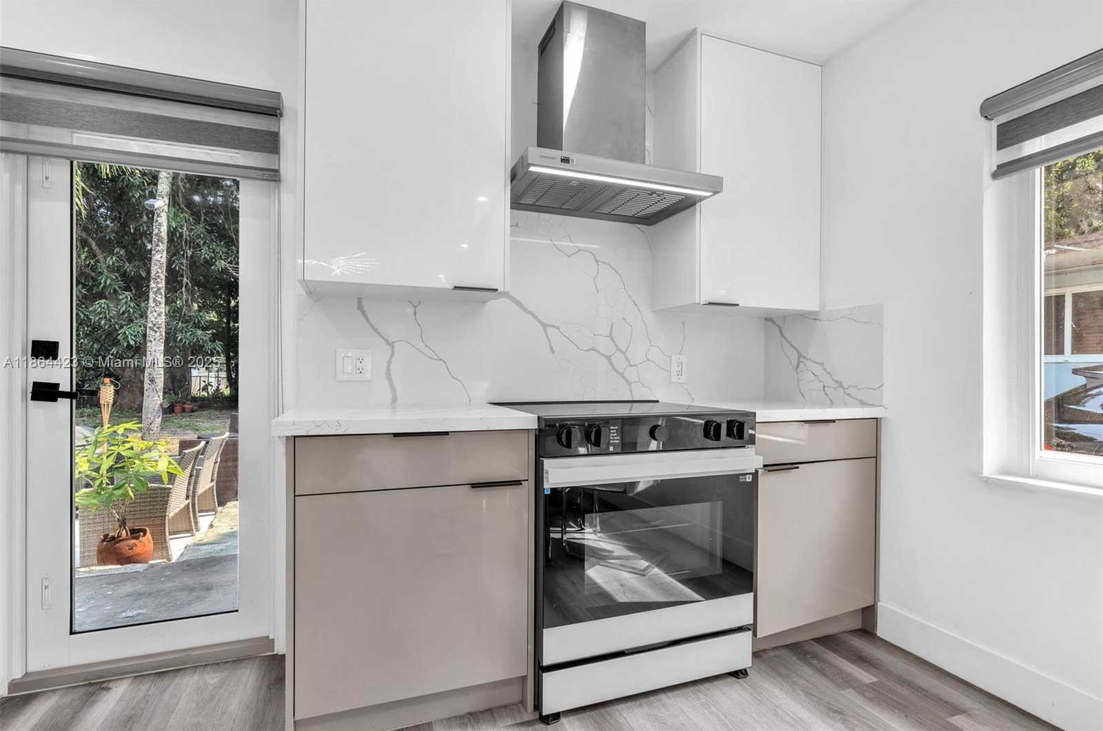 Small Image of 886 NORTH EAST 134TH ST, North Miami Number 6