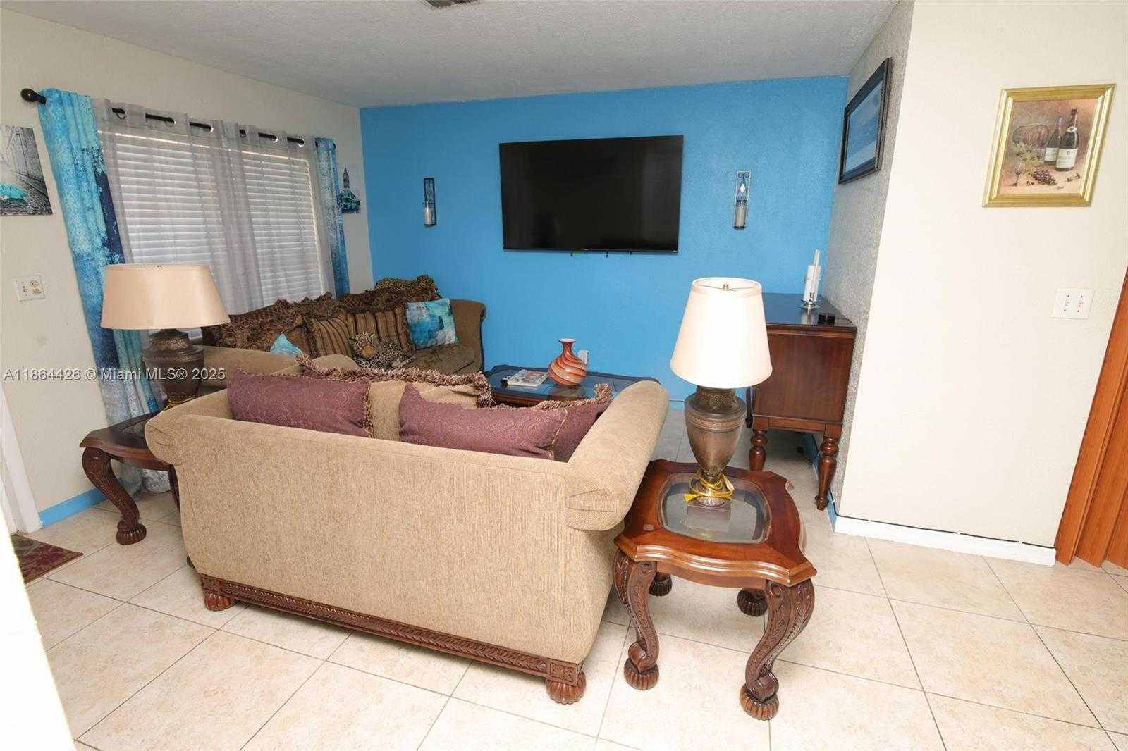 Small Image of 6711 BOULEVARD OF CHAMPIONS, North Lauderdale Number 10