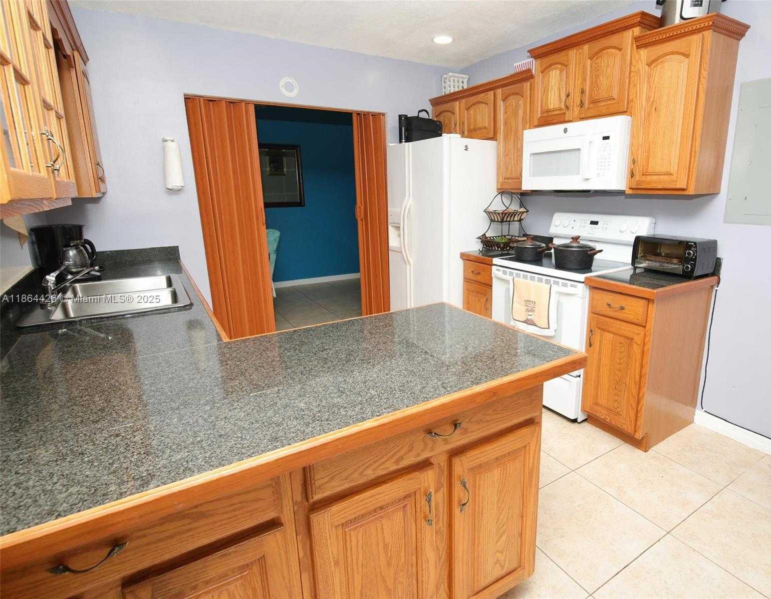 Small Image of 6711 BOULEVARD OF CHAMPIONS, North Lauderdale Number 12