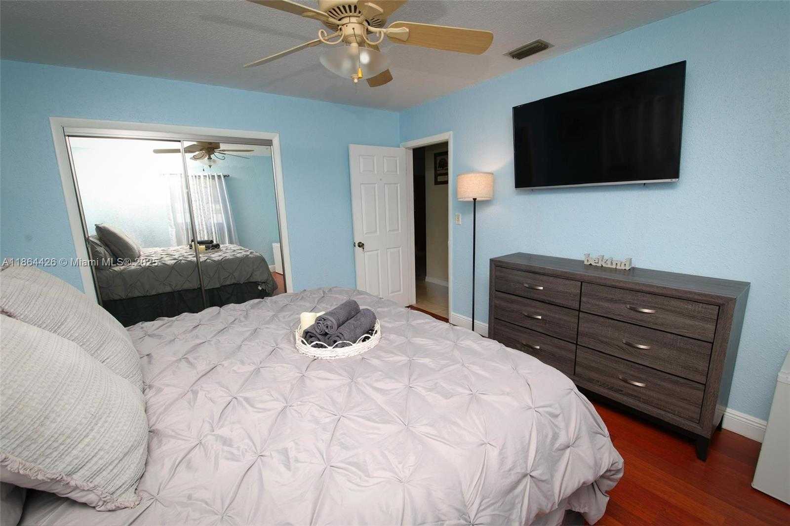 Small Image of 6711 BOULEVARD OF CHAMPIONS, North Lauderdale Number 15