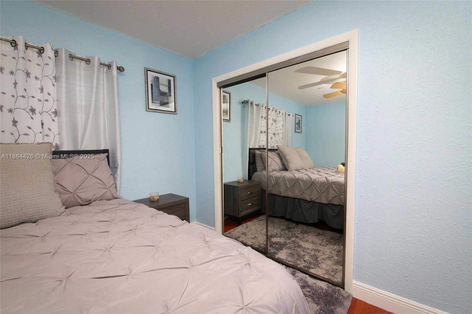 Small Image of 6711 BOULEVARD OF CHAMPIONS, North Lauderdale Number 4