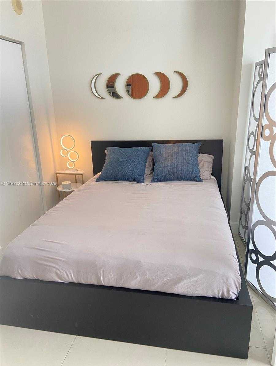 Small Image of 185 SOUTH WEST 7TH ST #3206, Miami Number 4