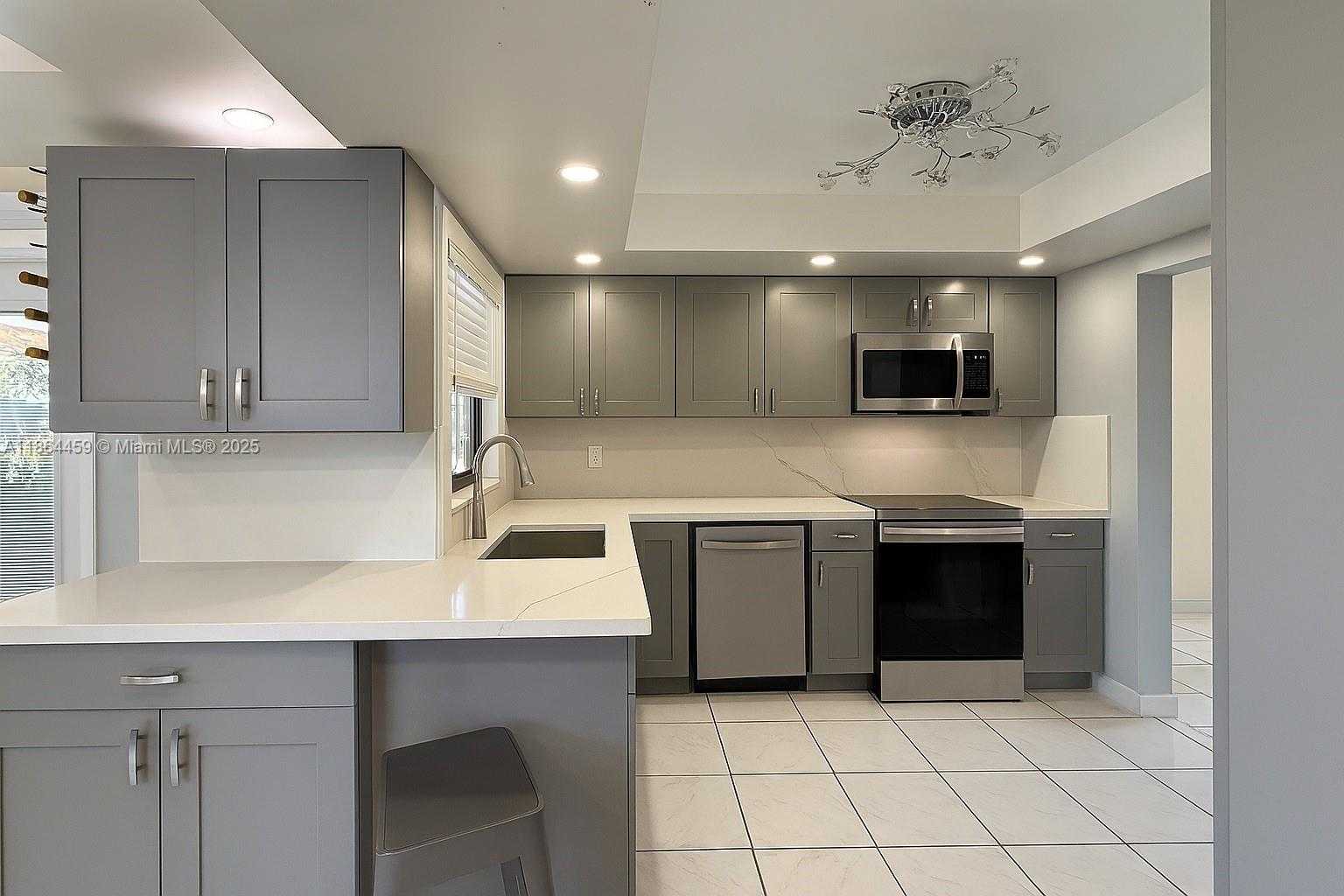 Small Image of 6646 NORTH WEST 1ST CT, Margate Number 14