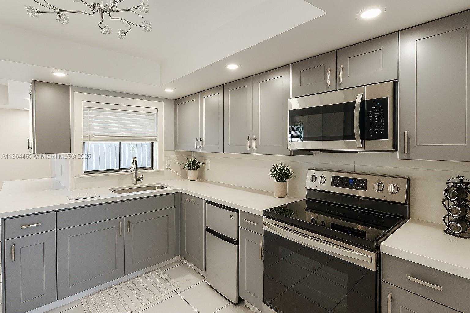 Small Image of 6646 NORTH WEST 1ST CT, Margate Number 16
