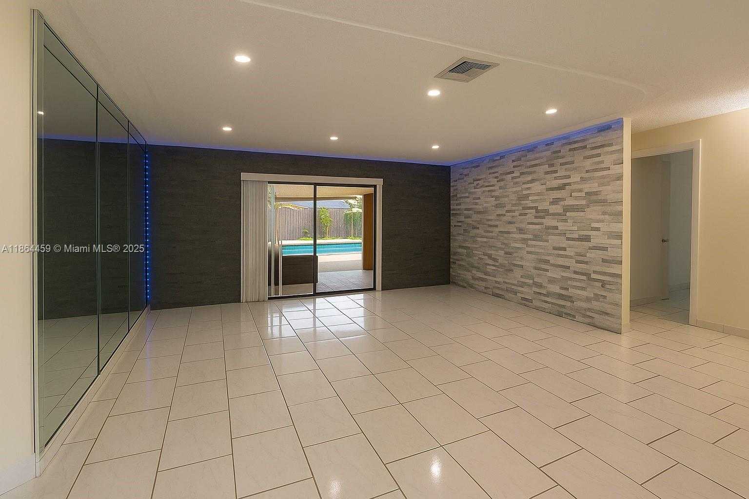 Small Image of 6646 NORTH WEST 1ST CT, Margate Number 2