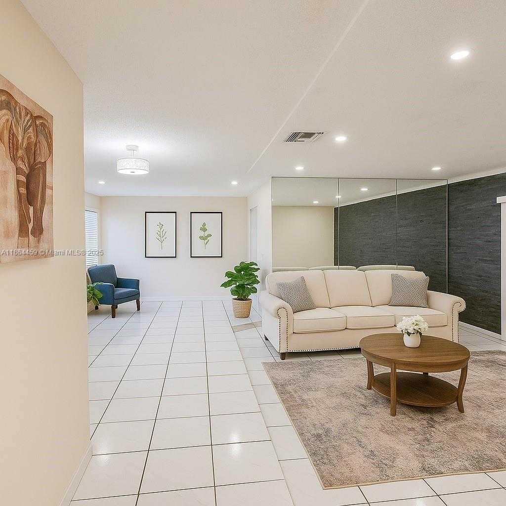 Small Image of 6646 NORTH WEST 1ST CT, Margate Number 3