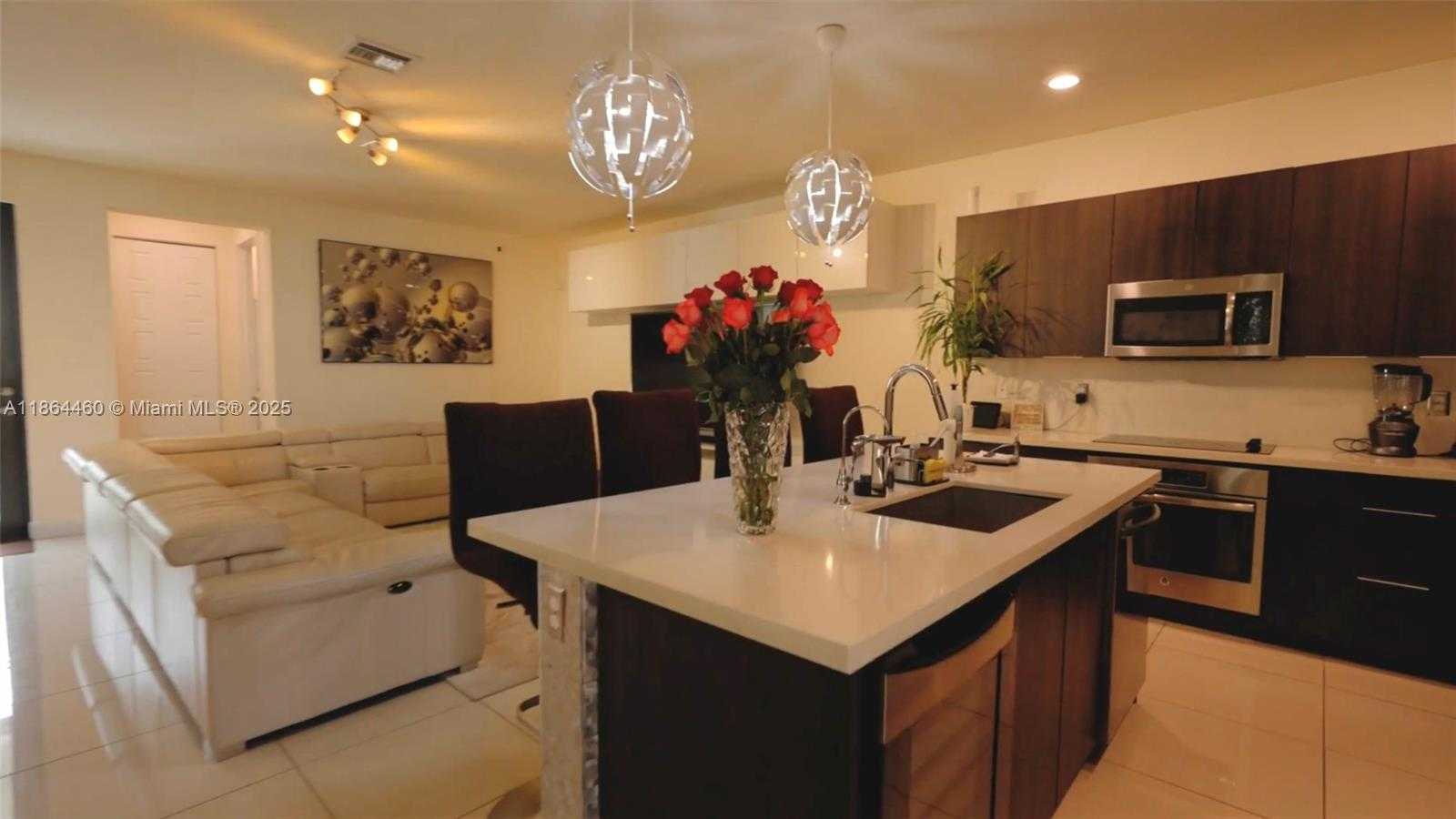 Small Image of 7661 NORTH WEST 103RD CT #7661, Doral Number 3