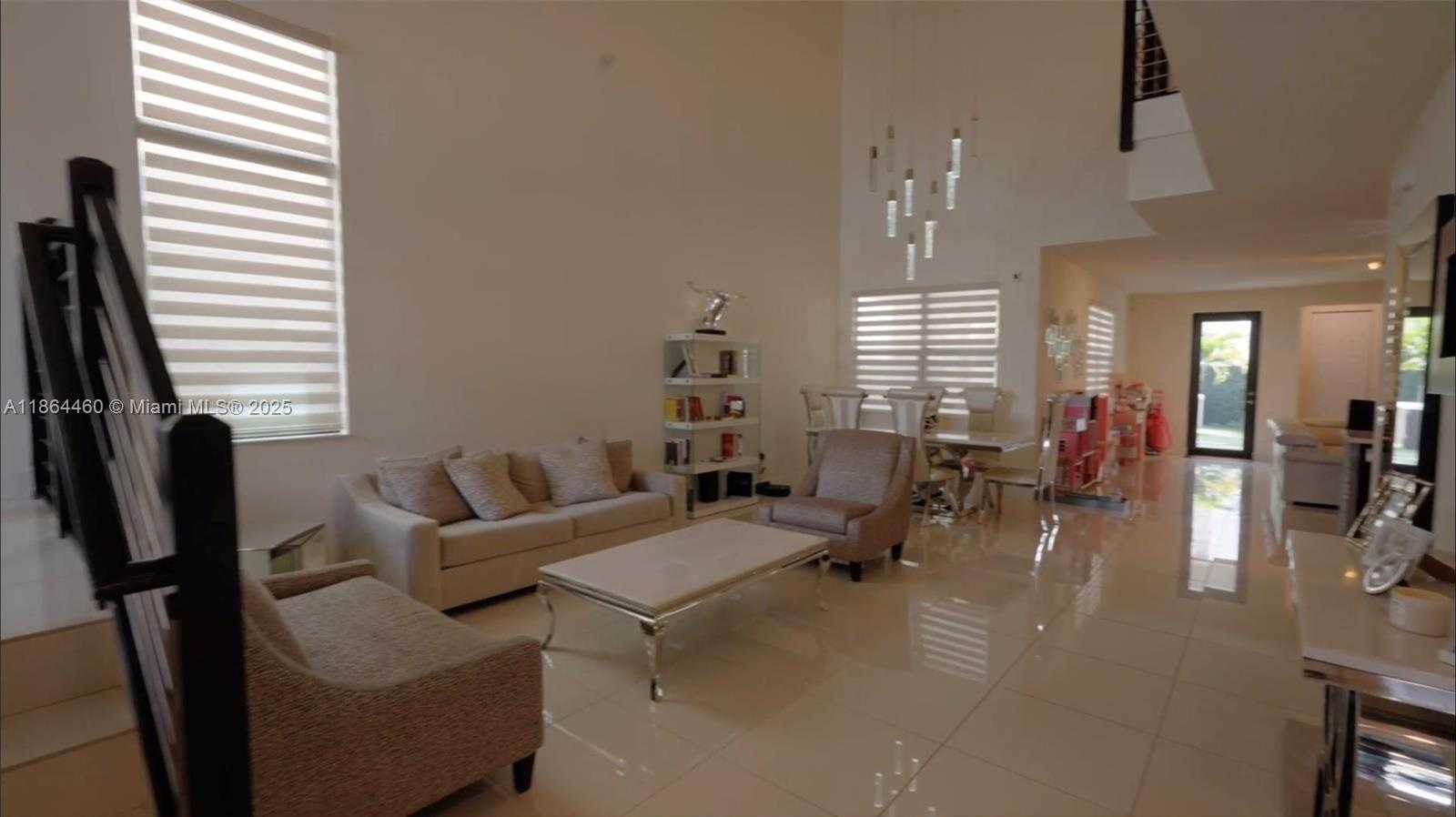 Small Image of 7661 NORTH WEST 103RD CT #7661, Doral Number 4