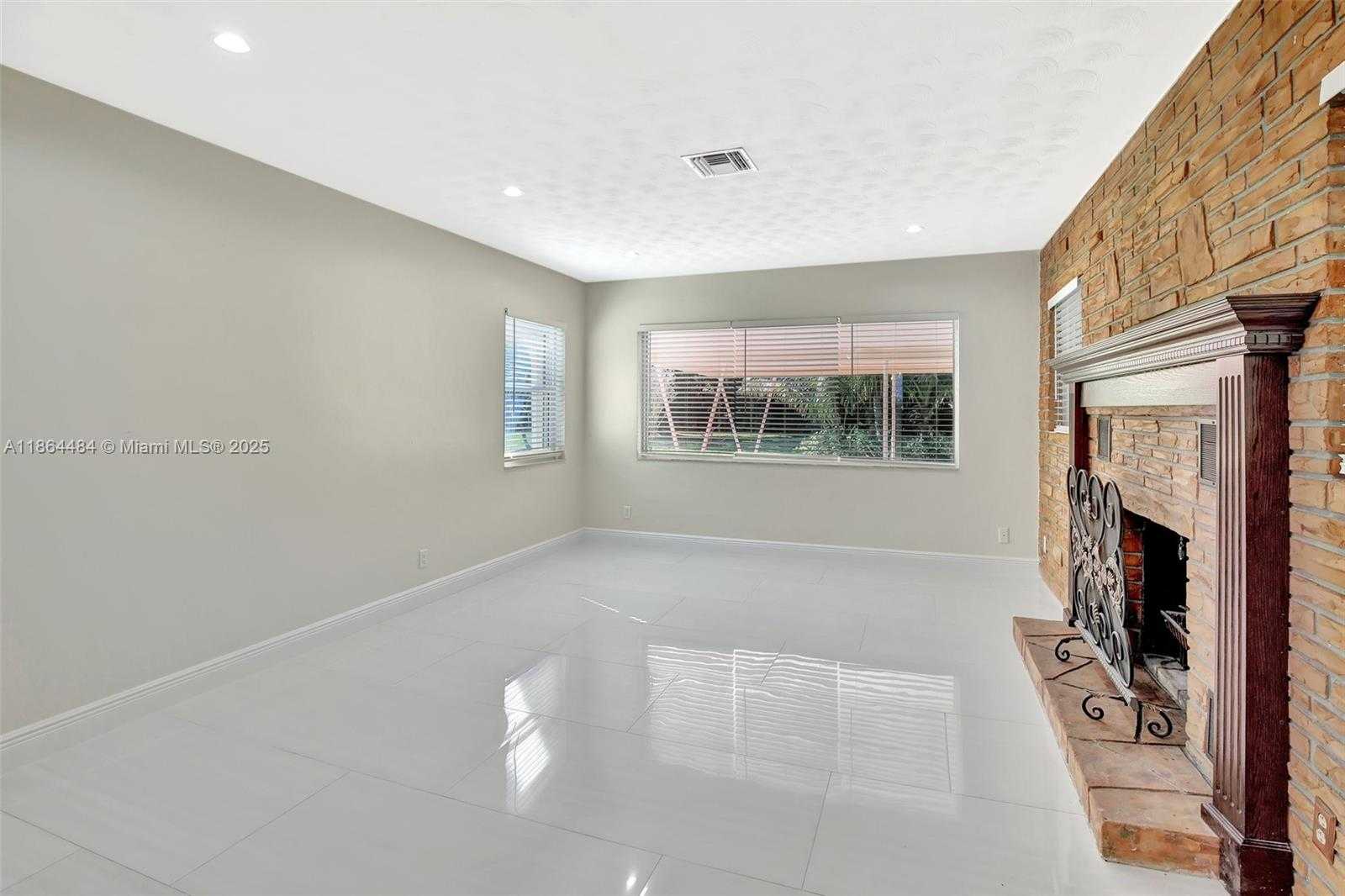Small Image of 100 NORTH HIBISCUS COURT, Plantation Number 10