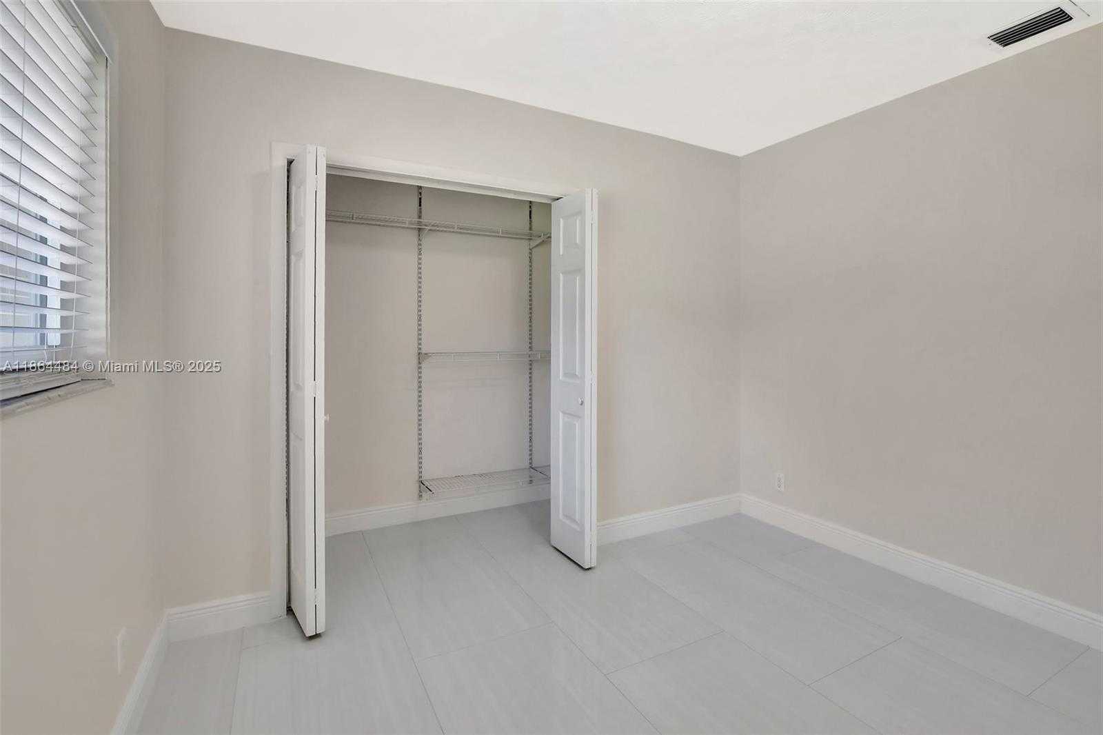 Small Image of 100 NORTH HIBISCUS COURT, Plantation Number 12