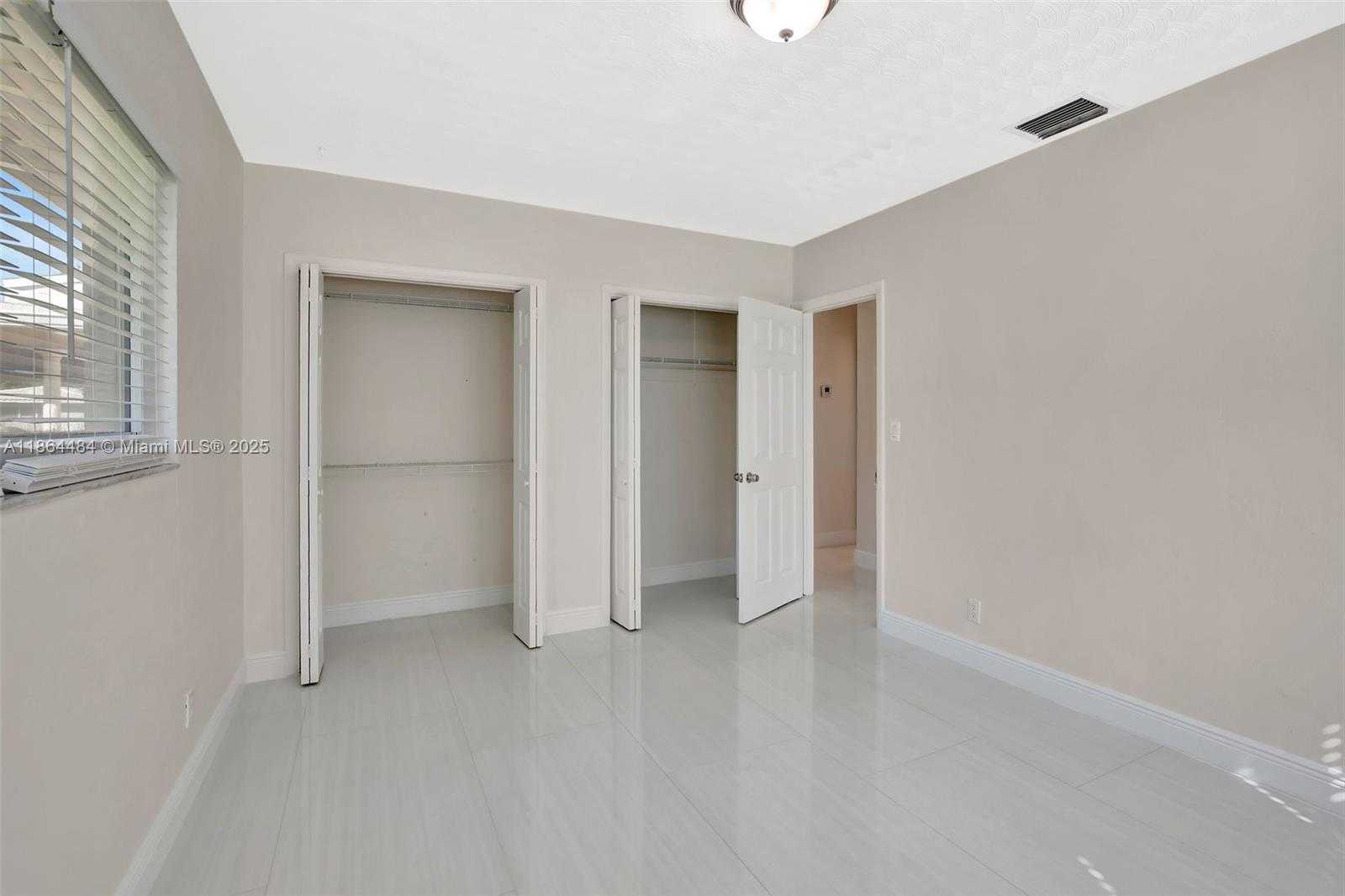 Small Image of 100 NORTH HIBISCUS COURT, Plantation Number 15