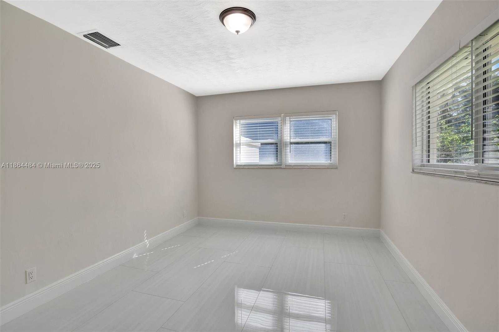 Small Image of 100 NORTH HIBISCUS COURT, Plantation Number 16