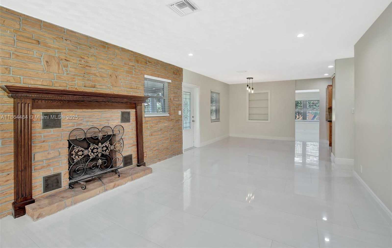 Small Image of 100 NORTH HIBISCUS COURT, Plantation Number 9