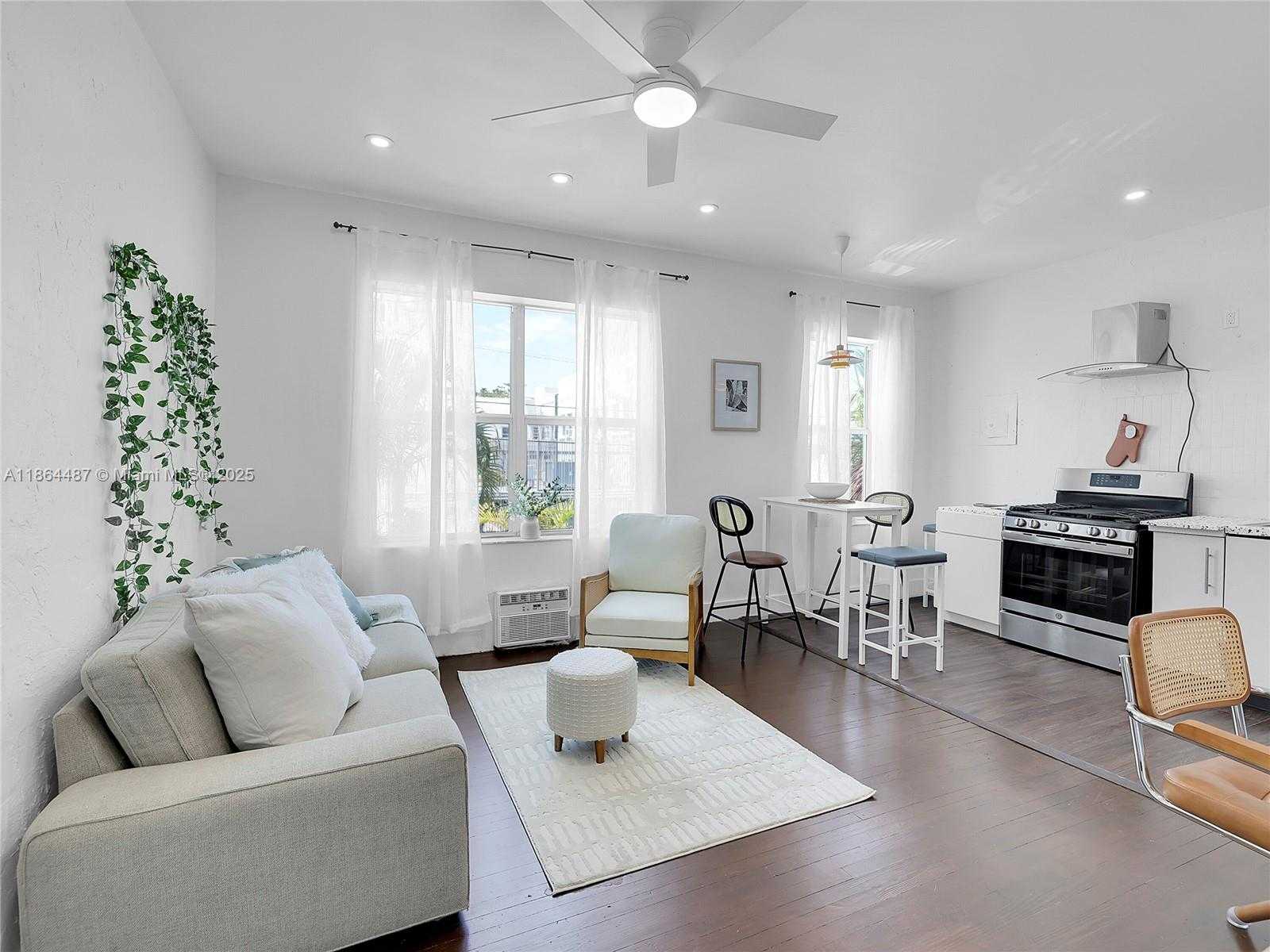 Small Image of 1618 MICHIGAN AVE #25, Miami Beach Number 2