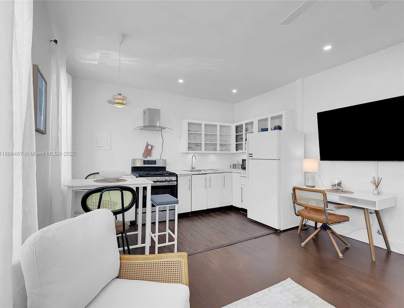 Small Image of 1618 MICHIGAN AVE #25, Miami Beach Number 3