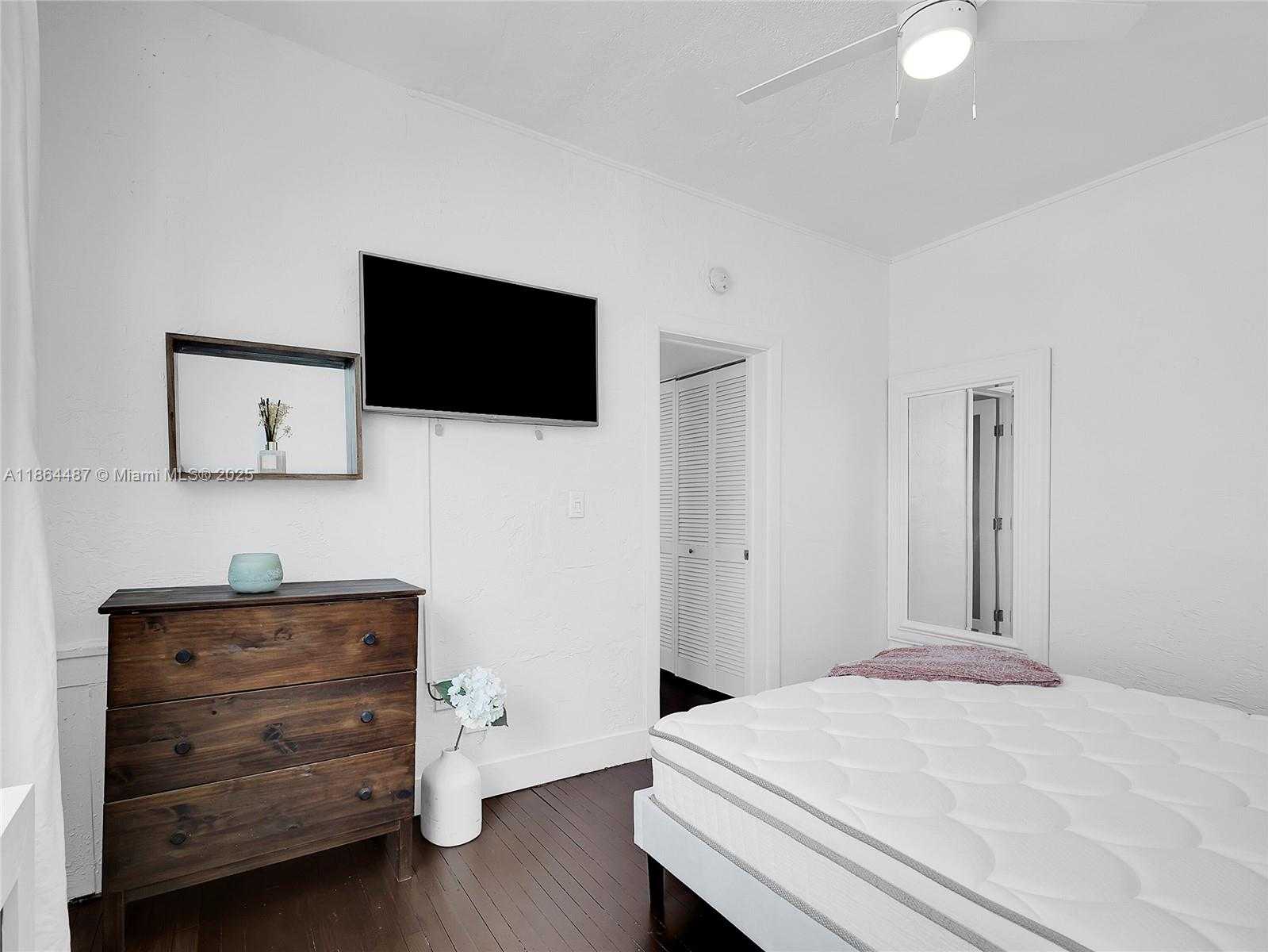 Small Image of 1618 MICHIGAN AVE #25, Miami Beach Number 8