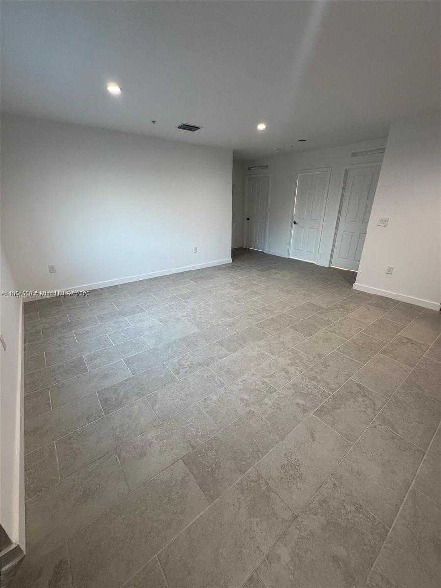 Small Image of 2782 NW 46th St, Miami, FL 33142, USA Number 11