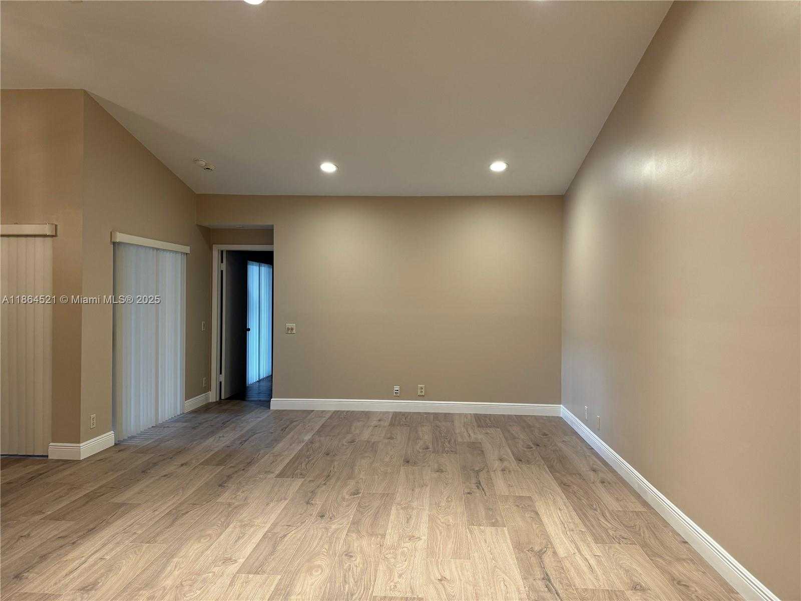 Small Image of 2208 CHARLESTON #2208, Weston Number 3