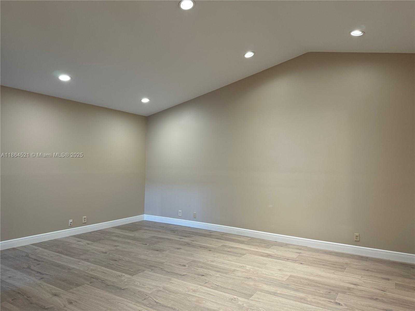 Small Image of 2208 CHARLESTON #2208, Weston Number 4