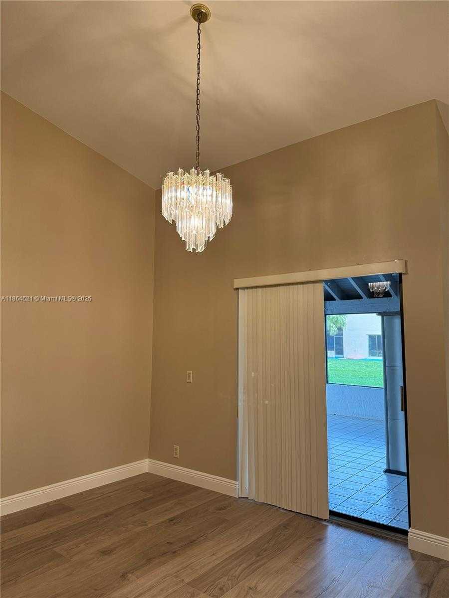 Small Image of 2208 CHARLESTON #2208, Weston Number 5