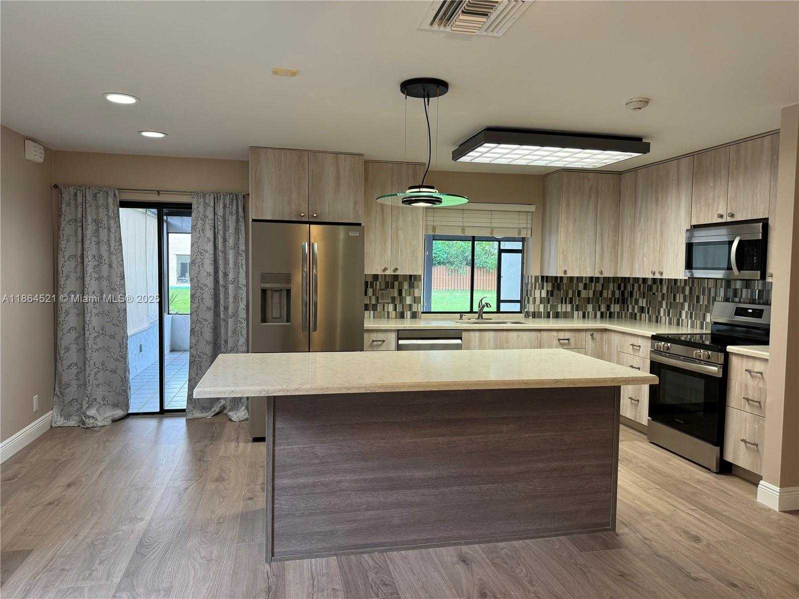 Small Image of 2208 CHARLESTON #2208, Weston Number 6