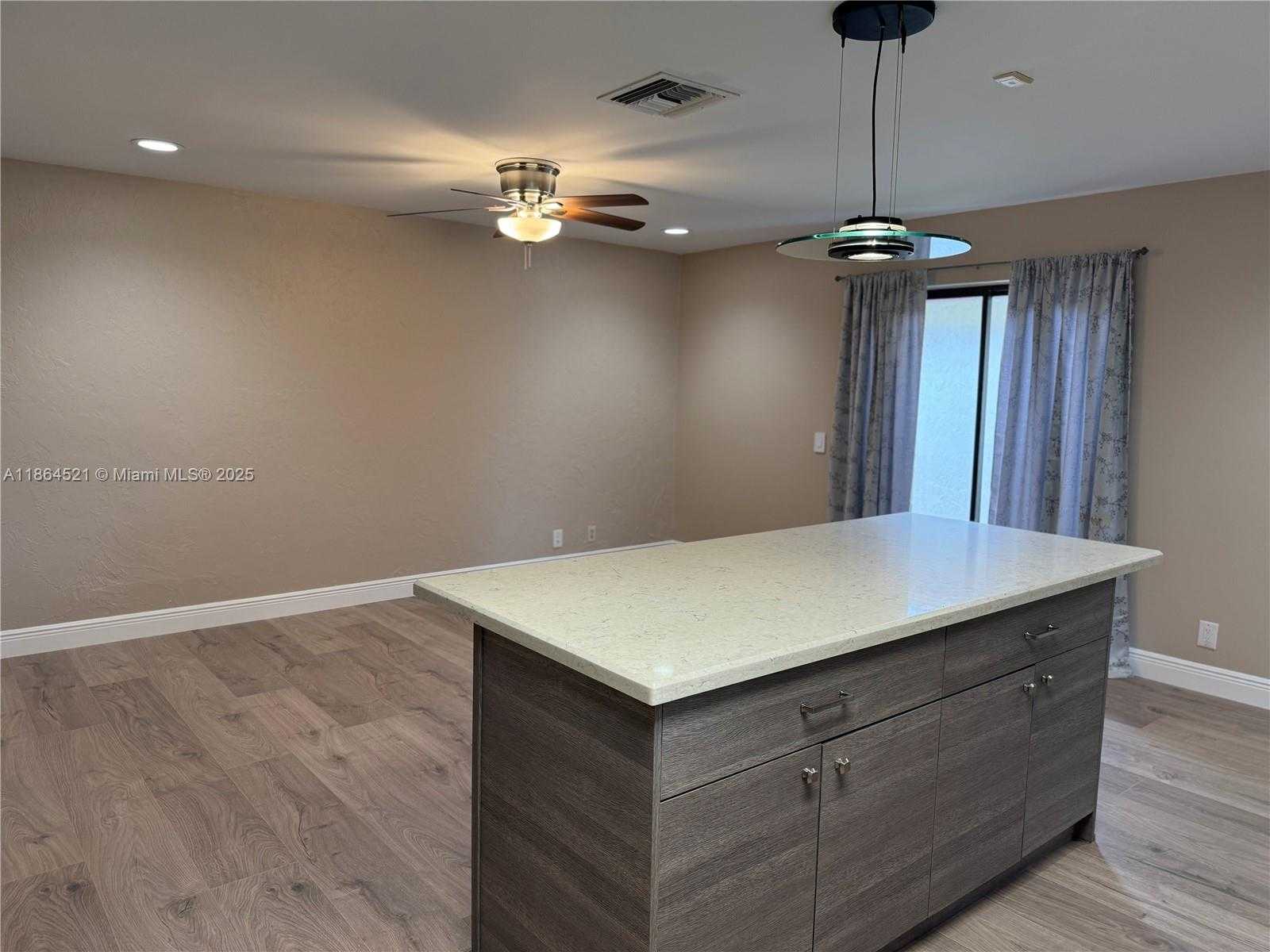 Small Image of 2208 CHARLESTON #2208, Weston Number 7