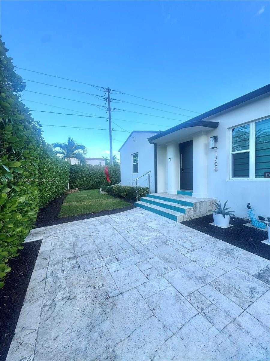 Small Image of 1700 SOUTH WEST 16TH TER, Miami Number 32