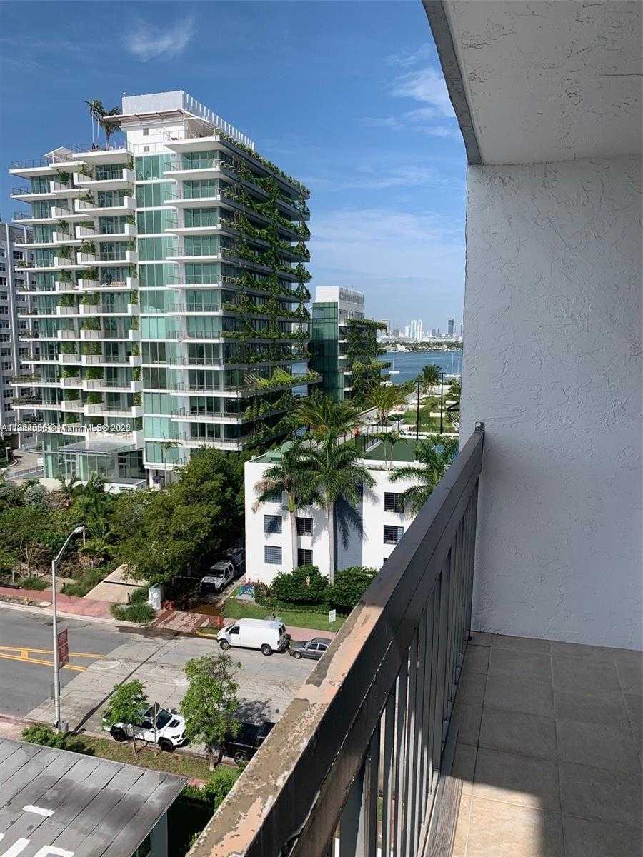 Small Image of 1345 WEST AVE #902, Miami Beach Number 11
