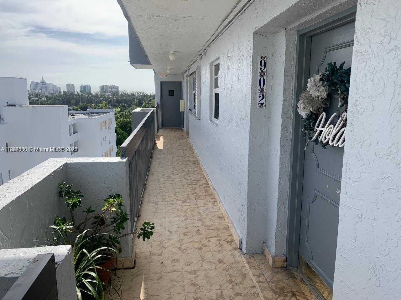 Small Image of 1345 WEST AVE #902, Miami Beach Number 12