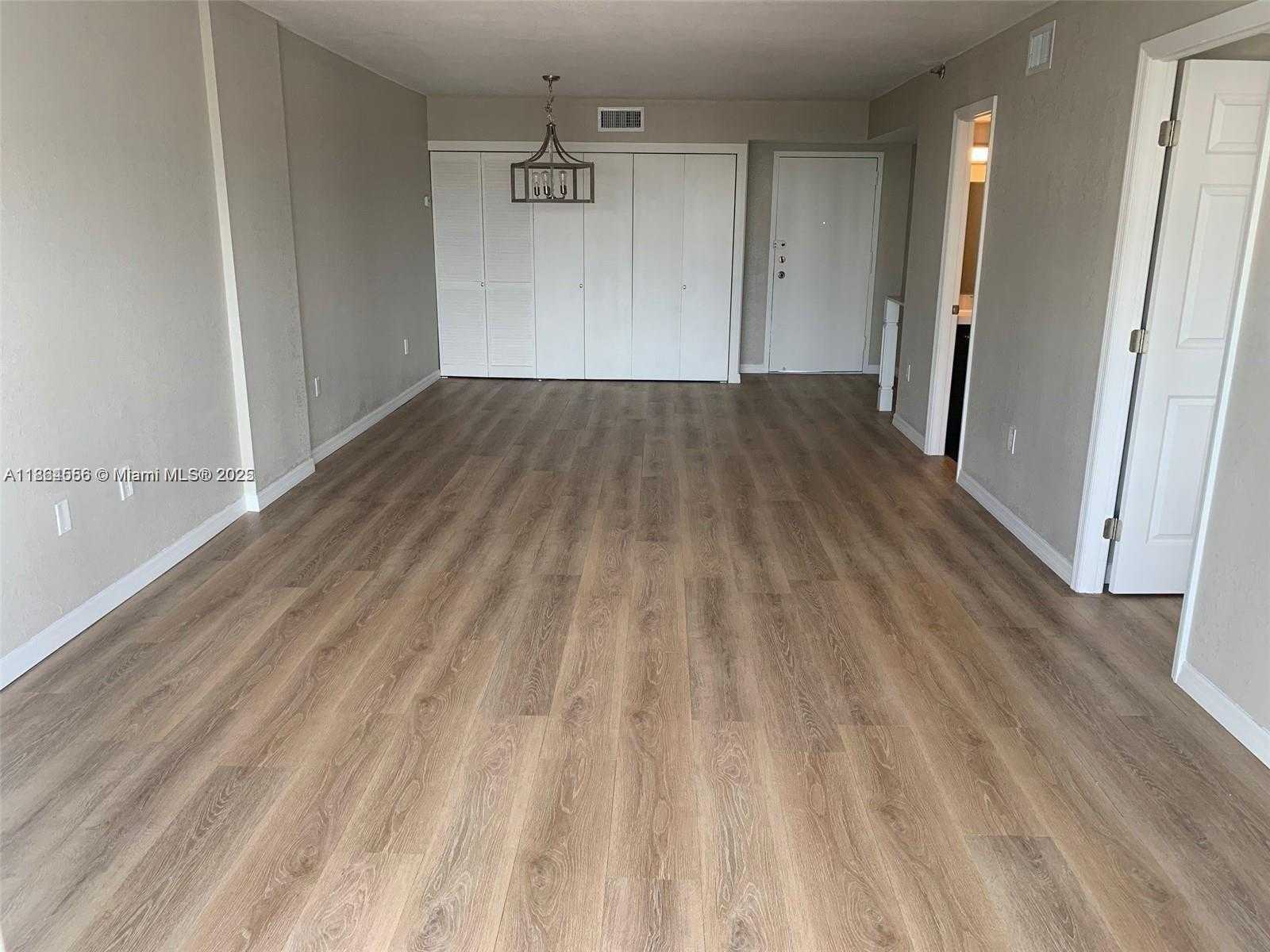 Small Image of 1345 WEST AVE #902, Miami Beach Number 4