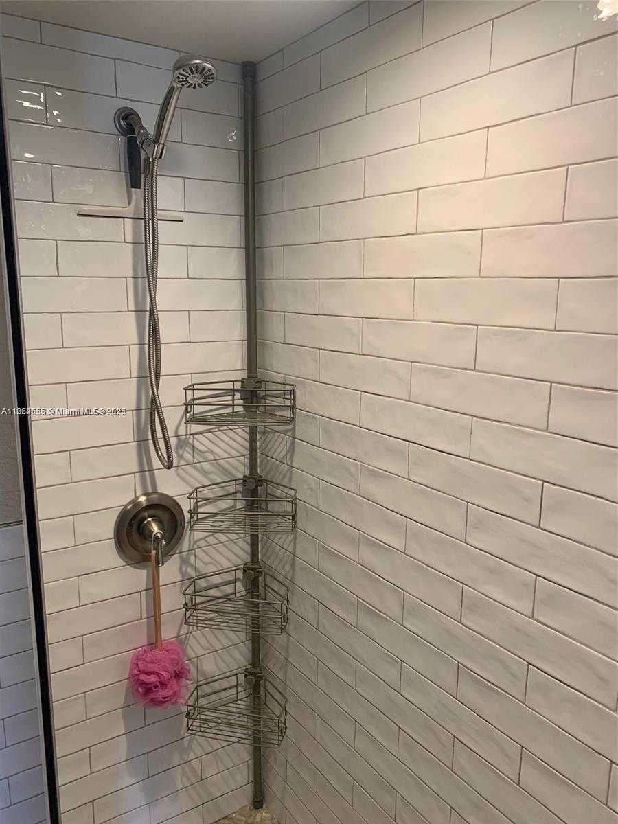 Small Image of 1345 WEST AVE #902, Miami Beach Number 9