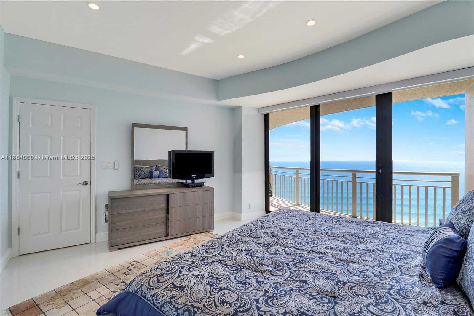 Small Image of 3000 NORTH OCEAN DR #PH-D, Singer Island Number 22