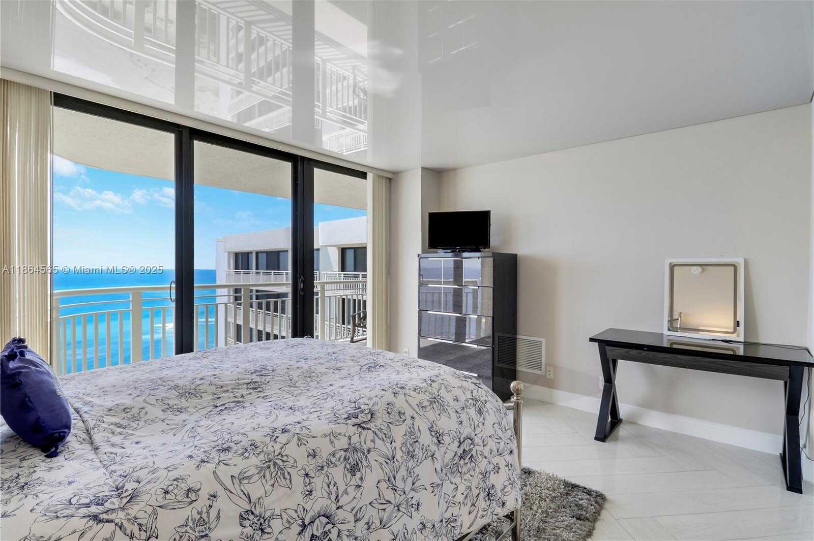 Small Image of 3000 NORTH OCEAN DR #PH-D, Singer Island Number 27