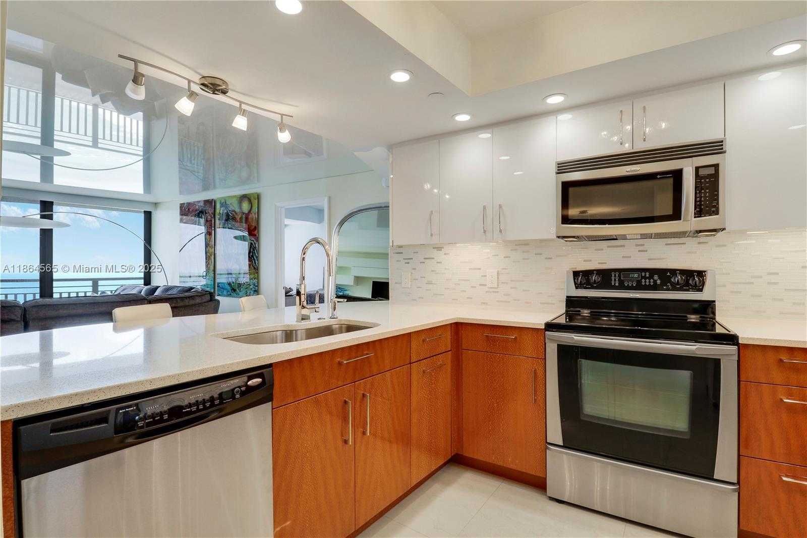 Small Image of 3000 NORTH OCEAN DR #PH-D, Singer Island Number 8