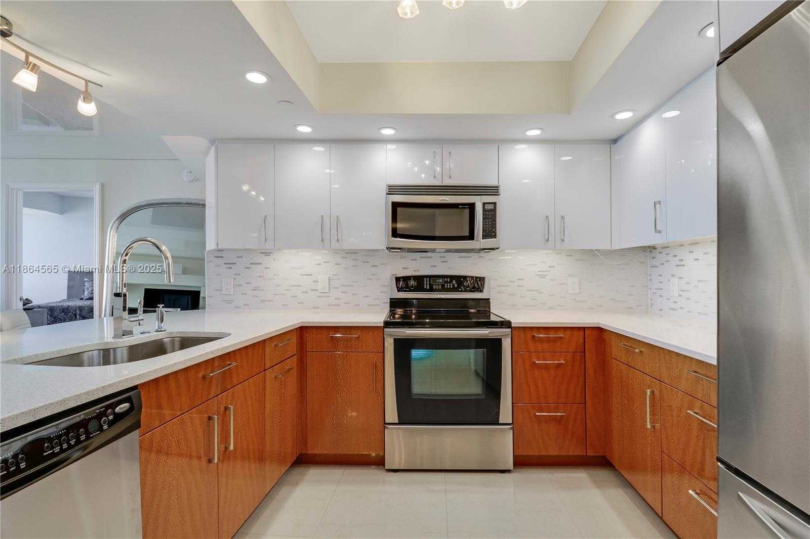 Small Image of 3000 NORTH OCEAN DR #PH-D, Singer Island Number 9
