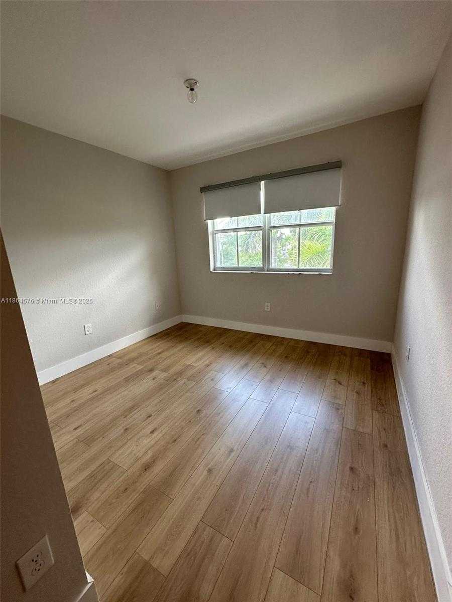 Small Image of 11601 NORTH WEST 89TH ST #204, Doral Number 10