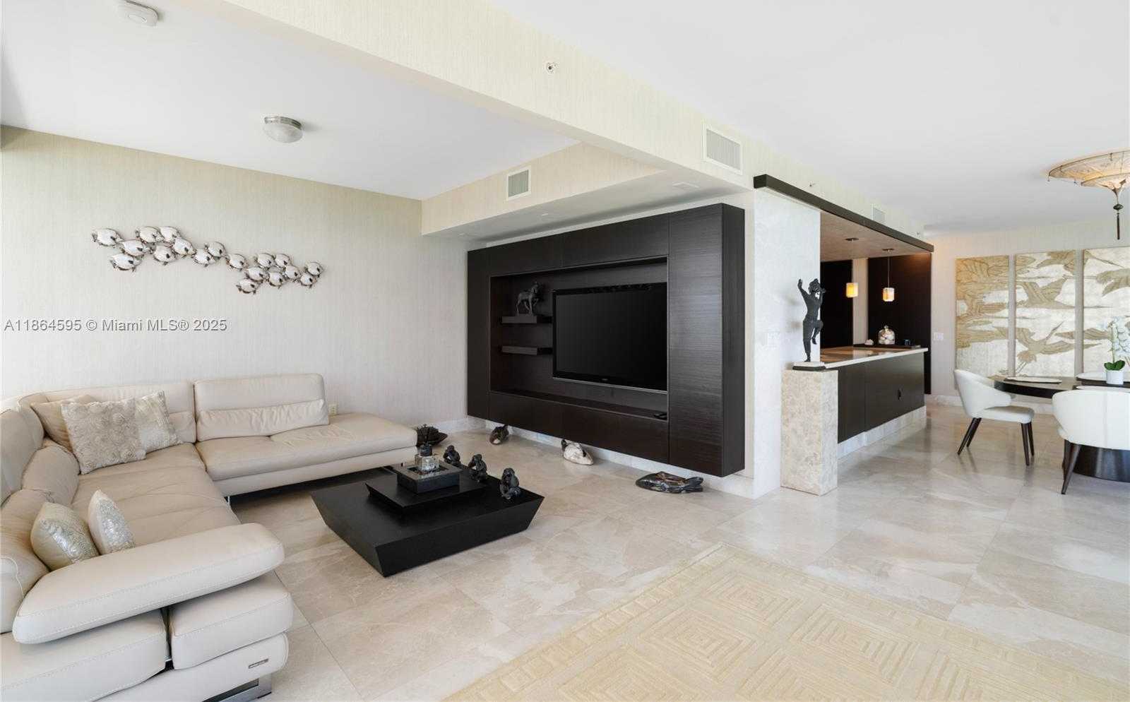 Small Image of 5875 COLLINS AVE #1902, Miami Beach Number 14
