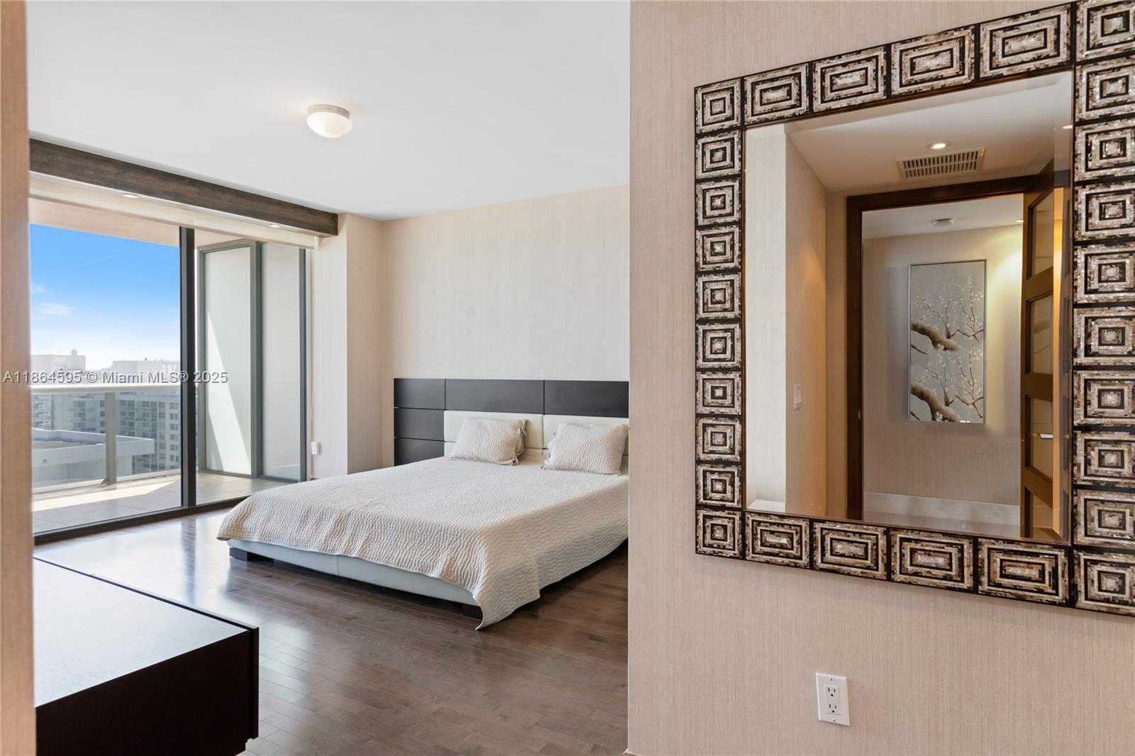 Small Image of 5875 COLLINS AVE #1902, Miami Beach Number 22