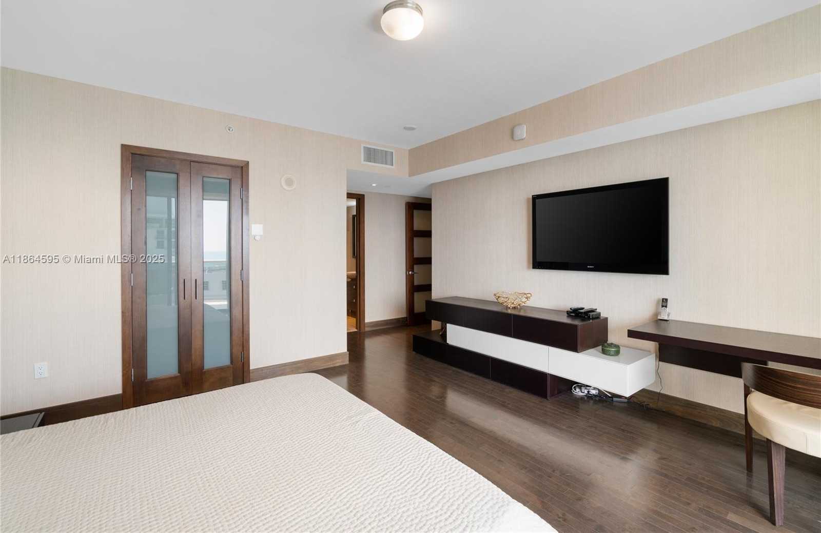Small Image of 5875 COLLINS AVE #1902, Miami Beach Number 26
