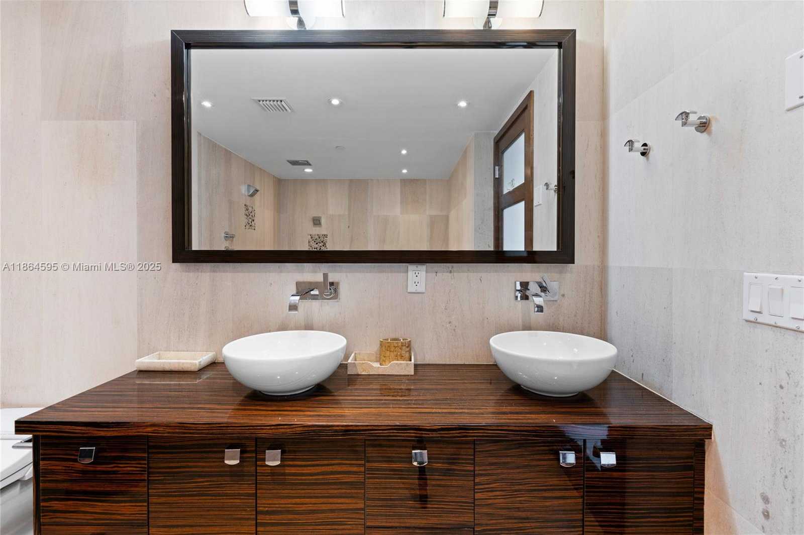Small Image of 5875 COLLINS AVE #1902, Miami Beach Number 29