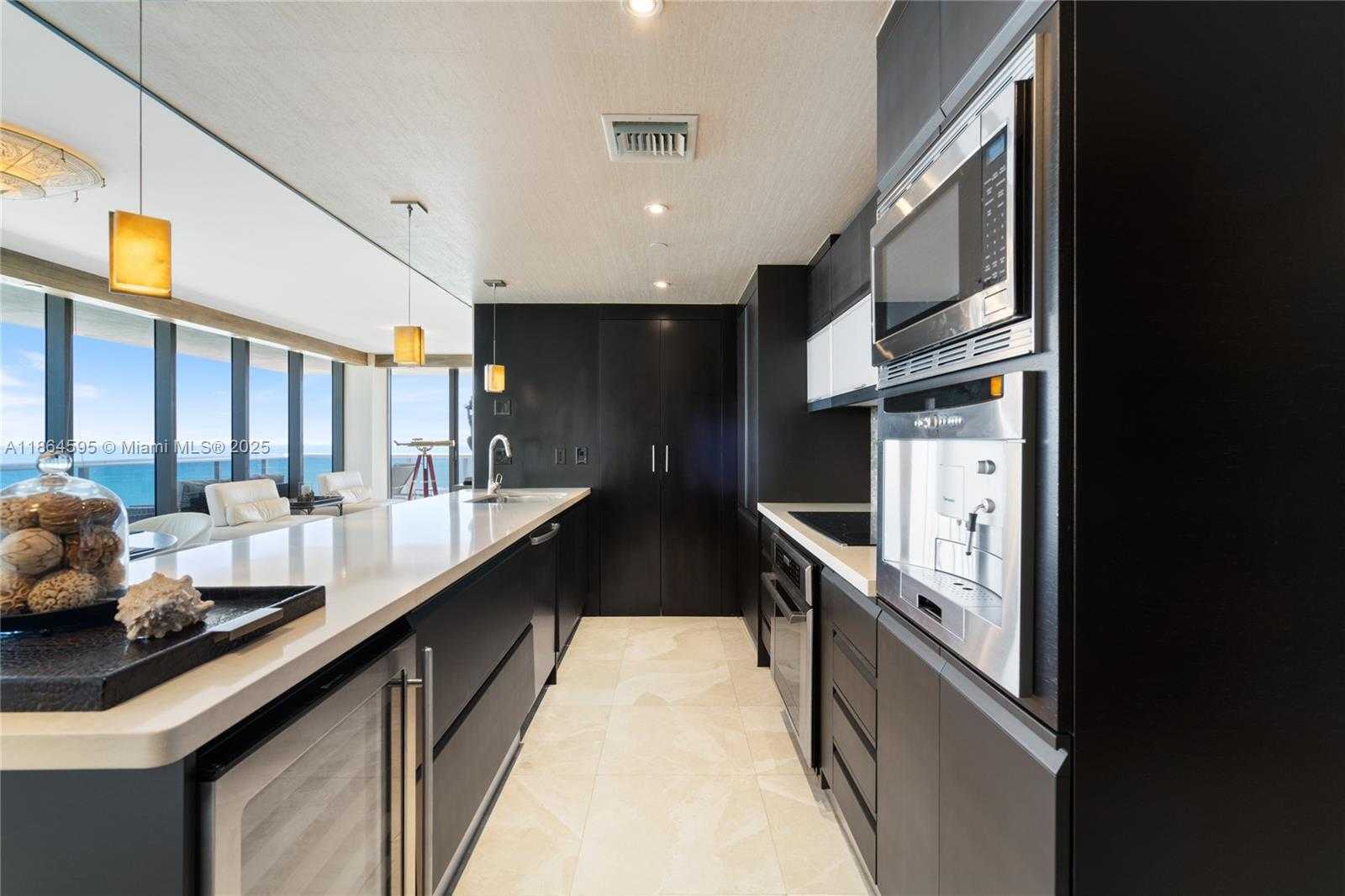 Small Image of 5875 COLLINS AVE #1902, Miami Beach Number 3