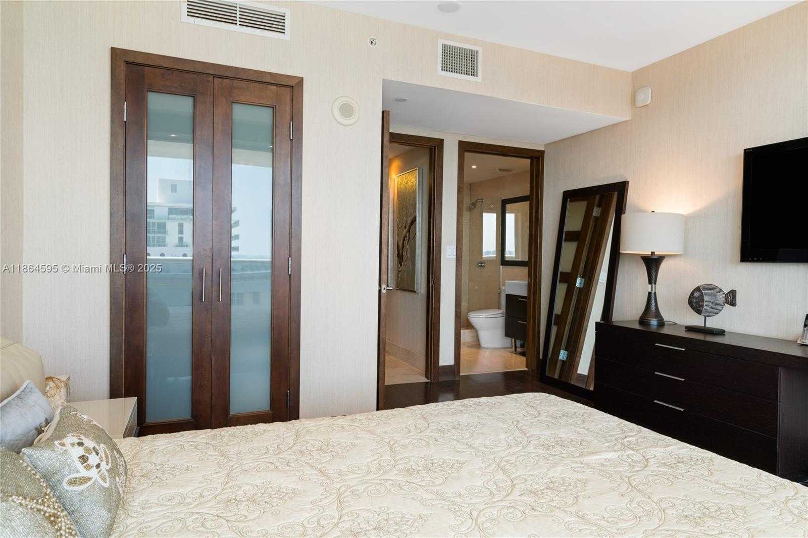 Small Image of 5875 COLLINS AVE #1902, Miami Beach Number 37