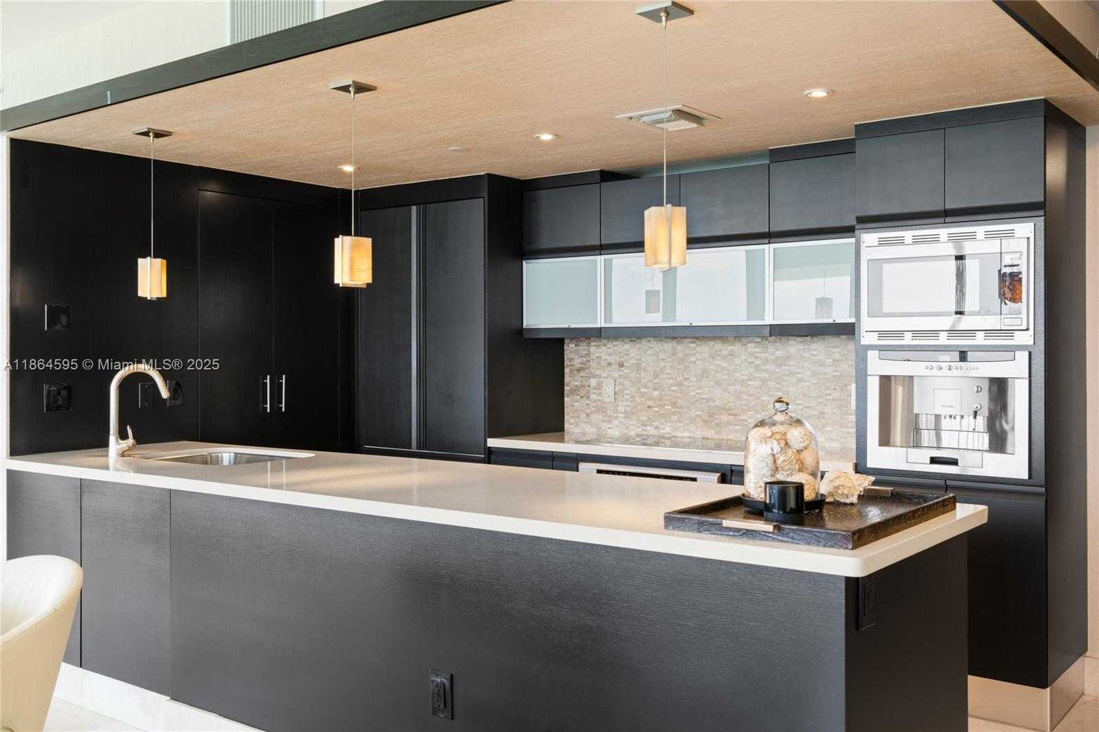 Small Image of 5875 COLLINS AVE #1902, Miami Beach Number 5