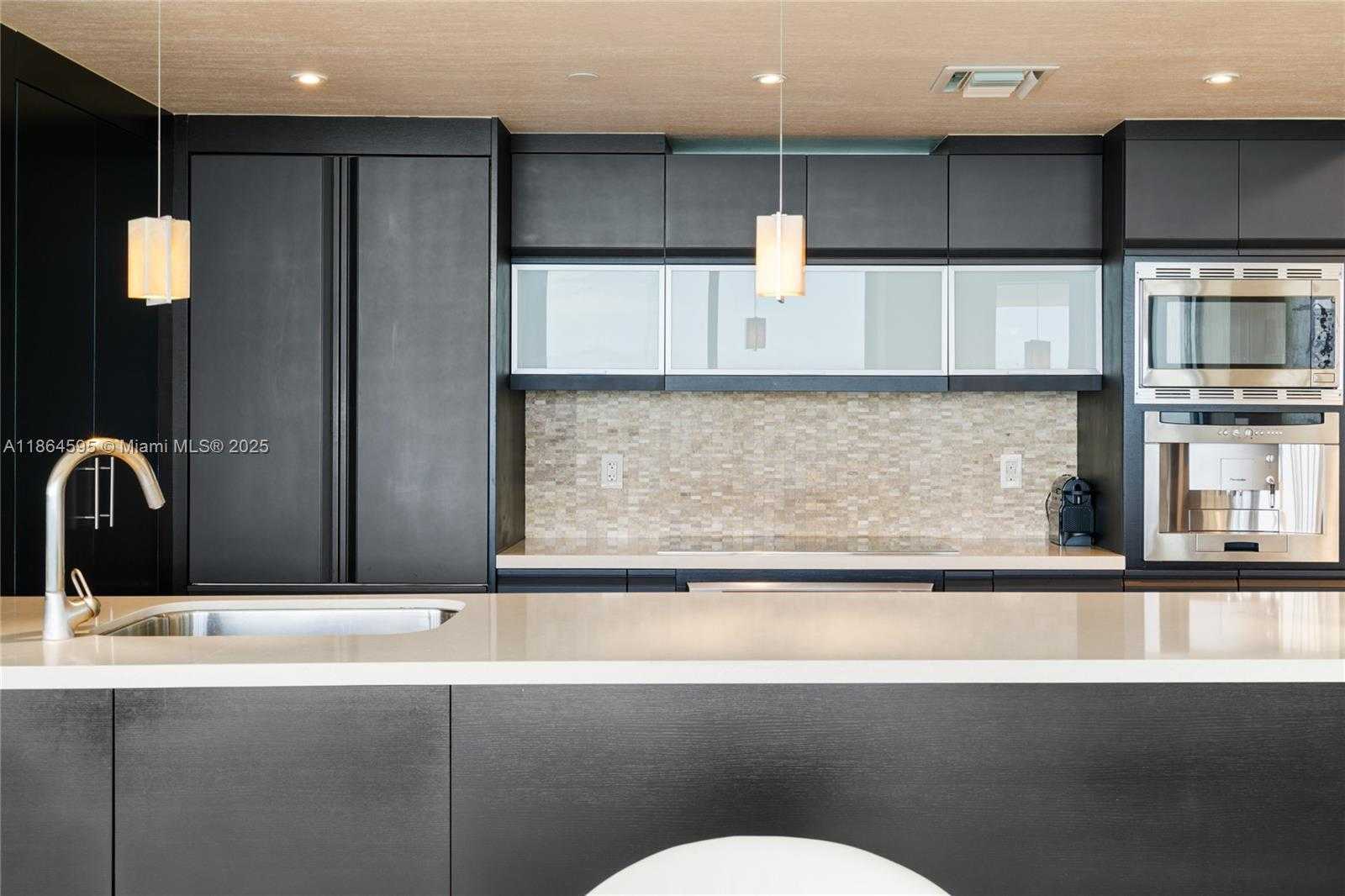 Small Image of 5875 COLLINS AVE #1902, Miami Beach Number 6