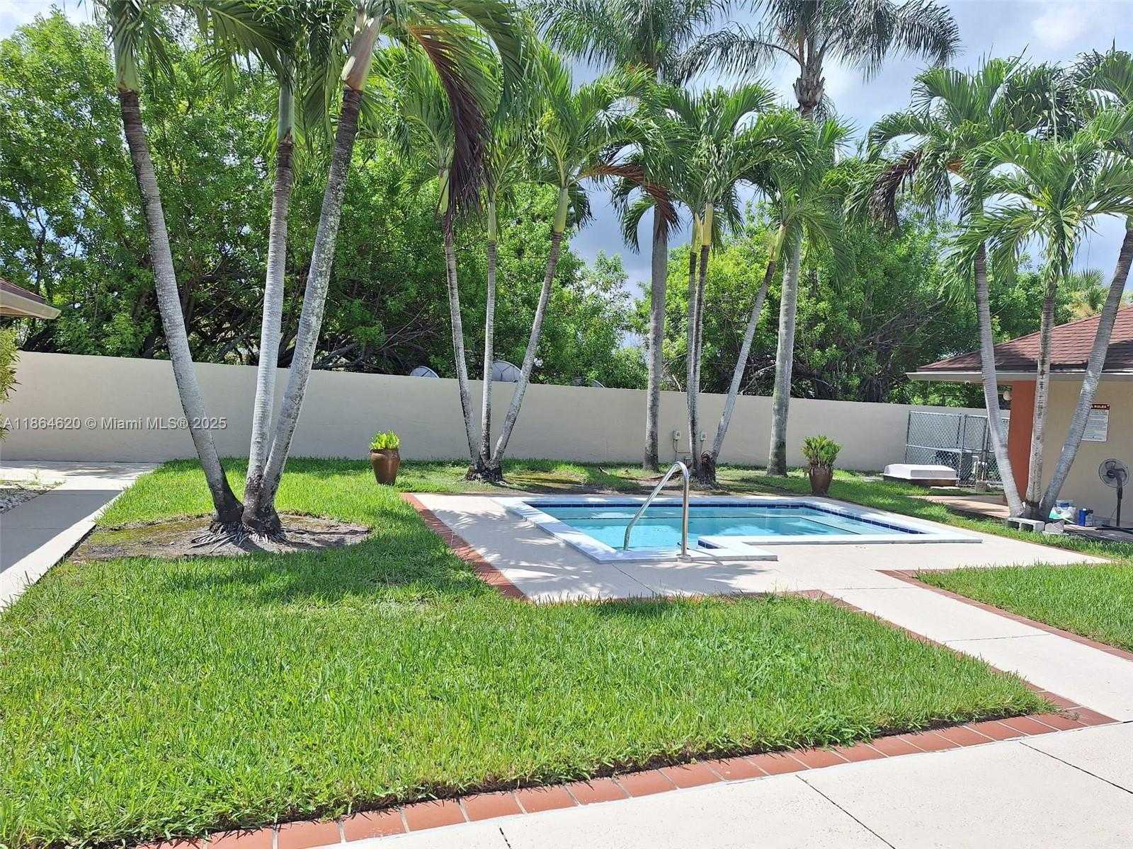 Small Image of 18810 NORTH WEST 57TH AVE #104, Hialeah Number 16